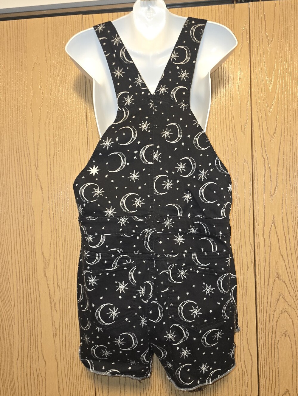Hot Topic XL Black Moon & Star Overall Shorts - Picture 3 of 5